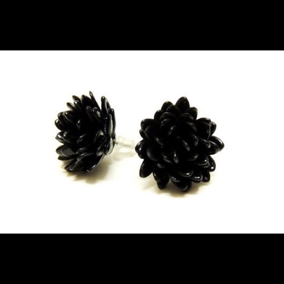 Earrings - Picture 6 of 7